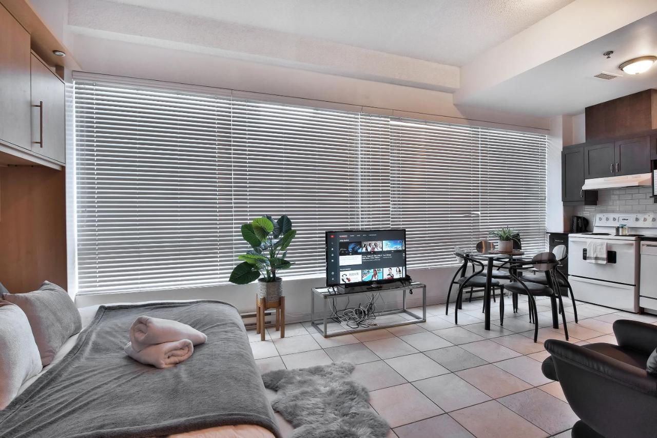 Place-Des-Arts Suites Монреал Екстериор снимка