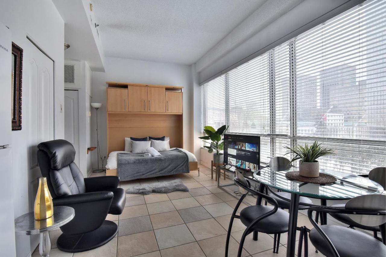 Place-Des-Arts Suites Монреал Екстериор снимка